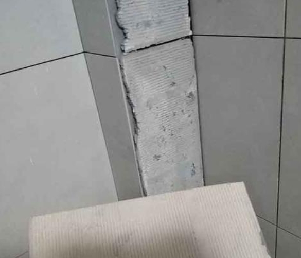 孟连瓷砖空鼓维修公司分享下厨房瓷砖脱落的补救措施。